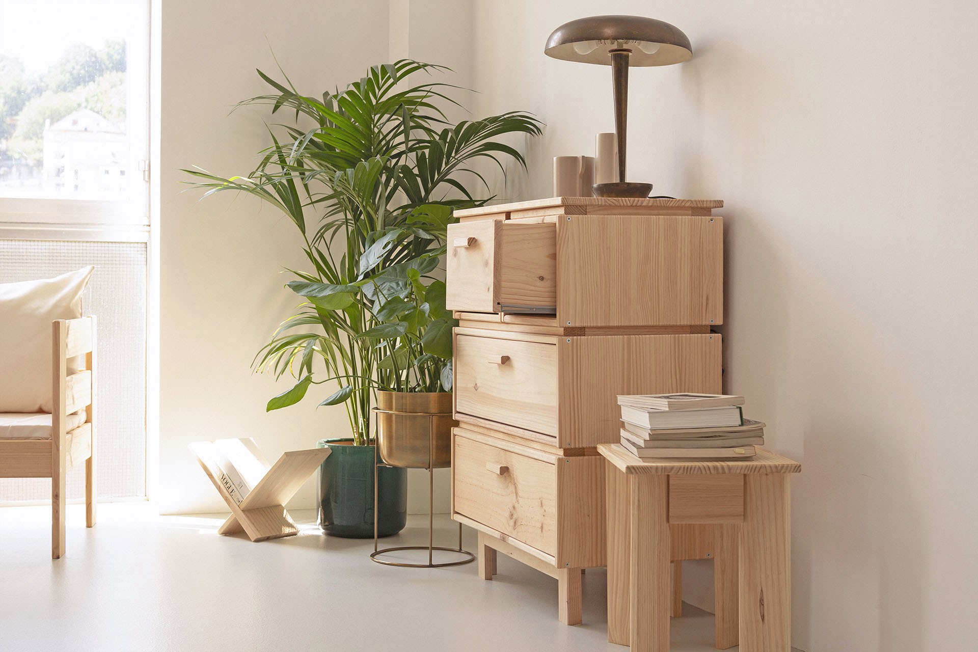 Imagen de ambiente 1 para:Cajonera de madera natural